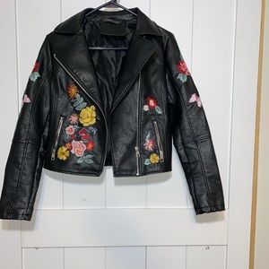 this adorable leather jacket🙉